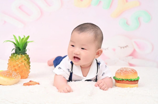 玉林宝宝在妈妈肚子里